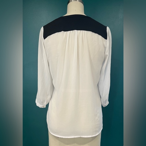 H&M pin tuck front black and white sheet chiffon buttonup blouse, sz 6 - Picture 3 of 6